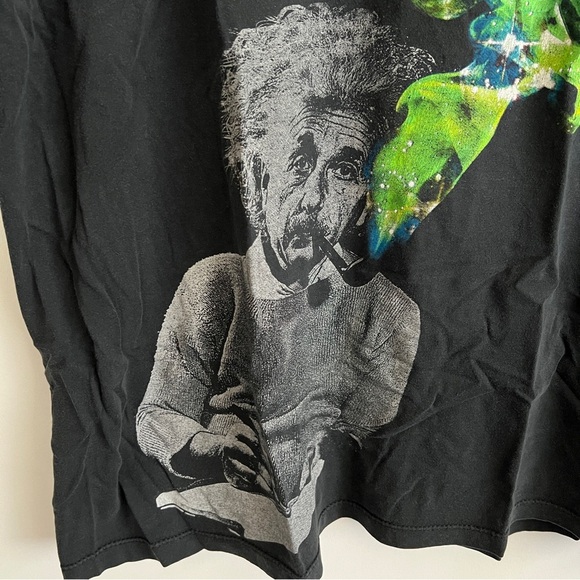 Albert Einstein Pipe Smoking T-shirt Men’s Size XL - Picture 3 of 6